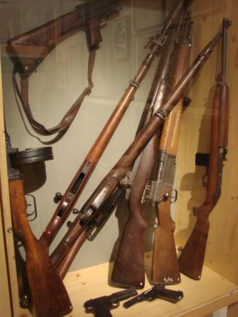 Quelques exemples d'armes utilisées lor de la seco